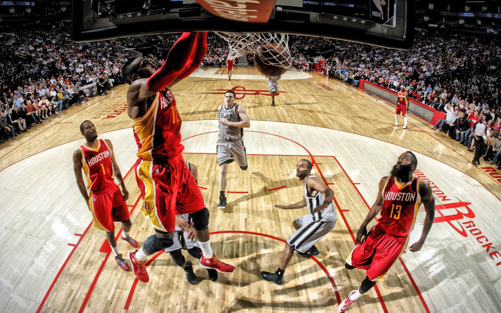 数据趣闻：文班亚马在最近 5 场比赛中的封盖总数超过了 12 支 NBA 球队的场均总和。